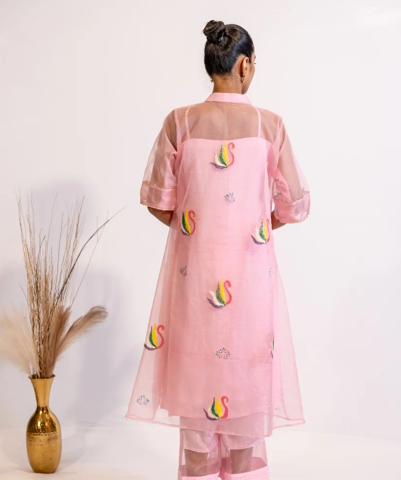 Hand-Painted Blush Pink Organza Kurta Set with Swan Motifs Hand-Painted Blush Pink Organza Kurta Set with Swan Motifs